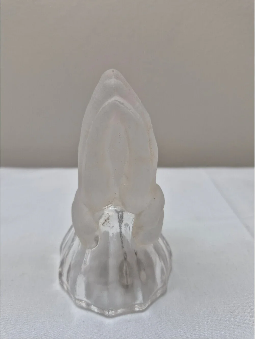 Emson Vintage Frosted Glass Praying Hands Figurine with Clear Base J5